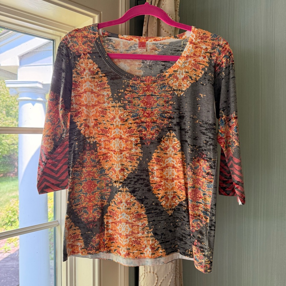 Before & Again Orange, Red, and Grey Abstract Pattern 3/4 Length Sleeve Tee